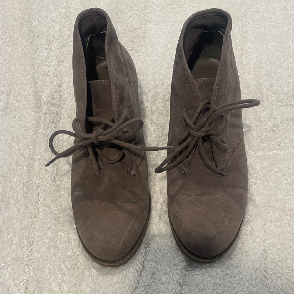Women’s Brown booted heels